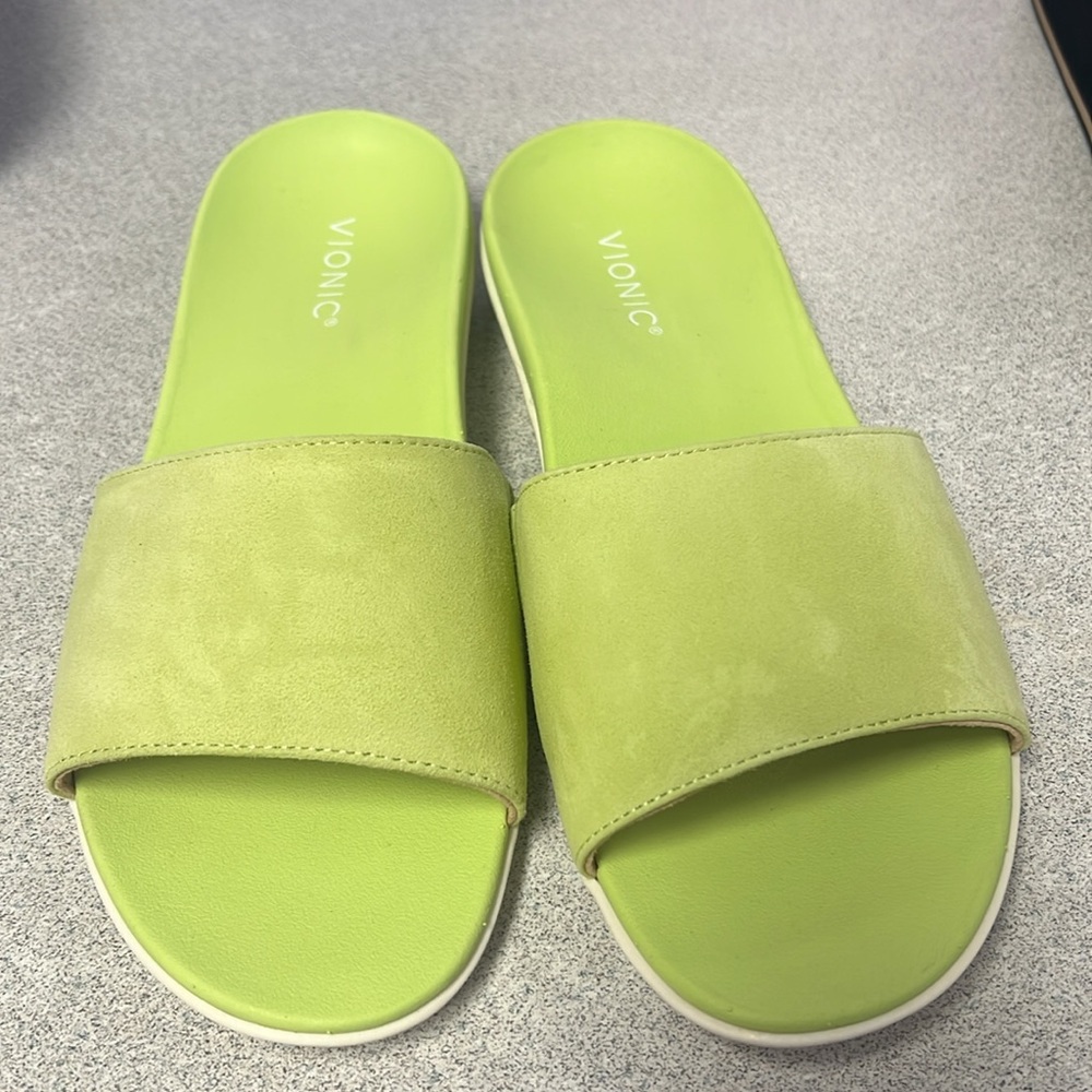 Vionic Women's Bright Green Slide Sandals - Picture 4 of 5